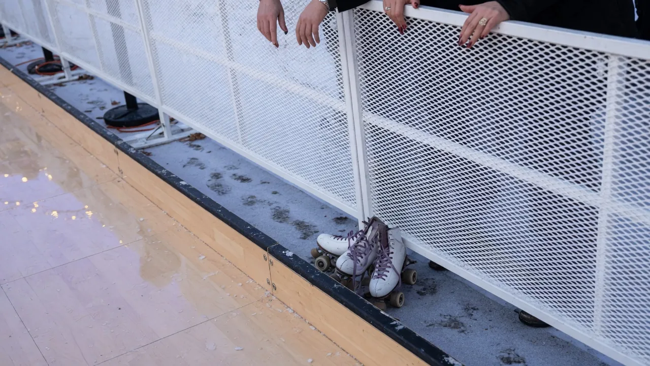 Editorial photo of event fencing on a Albany-style pad; not a specific venue