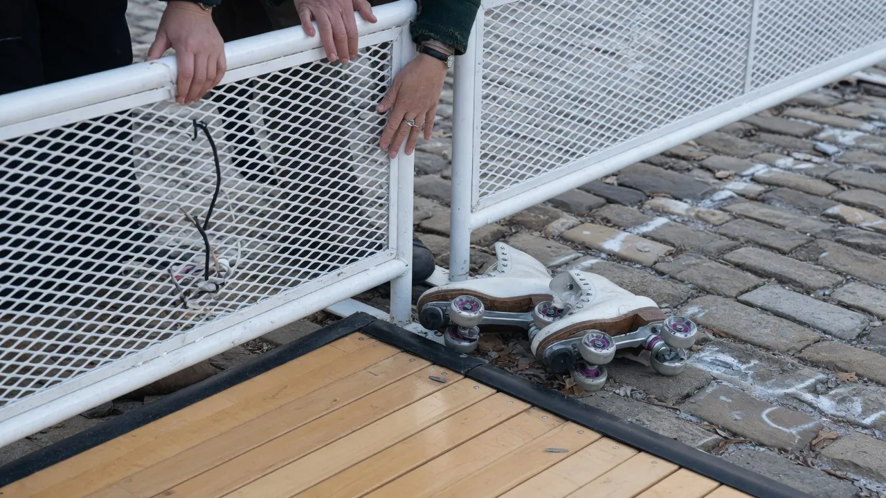 Editorial photo of event fencing and a guest path on a New Castle-style pad; not a specific venue
