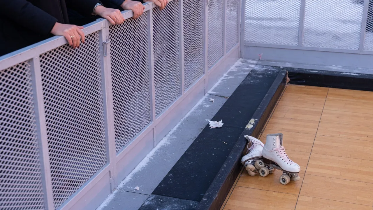 Editorial photo of event fencing on a Smyrna-style pad; not a specific venue