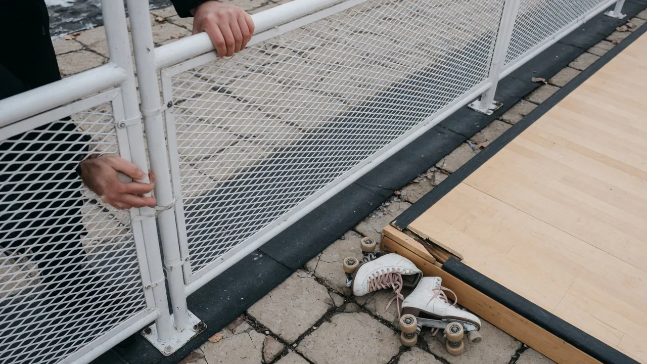 Editorial photo of event fencing on a York-style pad; not a specific venue
